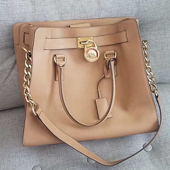 Michael Kors Handbags - Michael Kors Hamilton bag